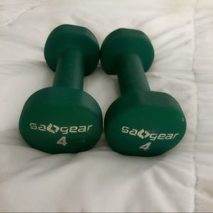 4 lb dumbbells 💚